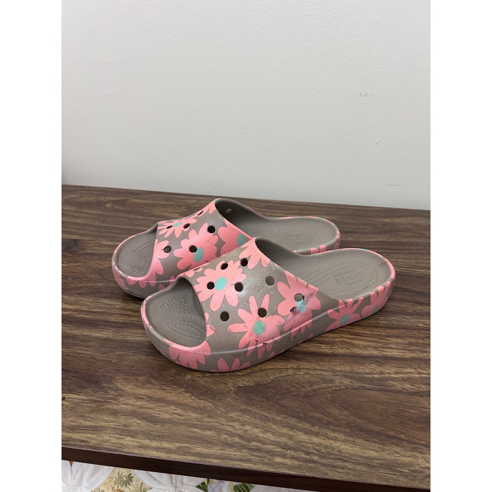 Crocs Classic Slide Sandals Womens 8 Taupe Pink Floral Daisy Print Slip On Shoes